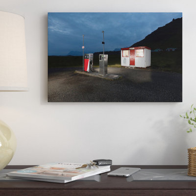 «Countryside Gas Station, South Coast, Islande» par Panoramic Images - reproduction de photo non encadrée