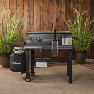 Blackstone 28" Griddle with Front Shelf and Soft Cover