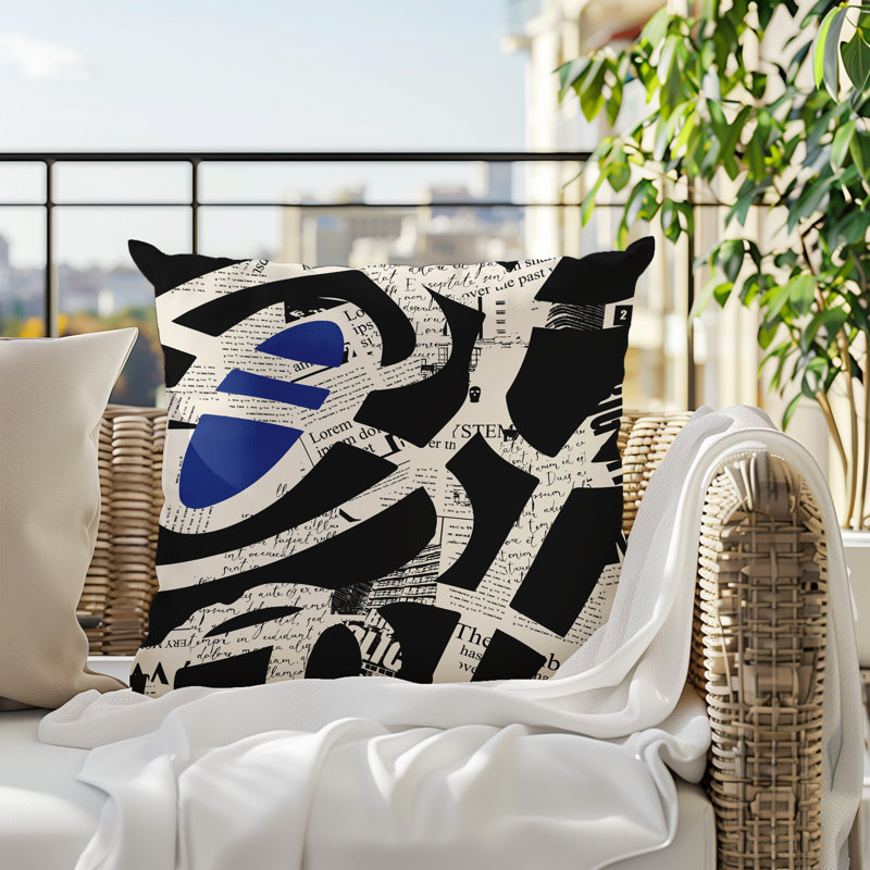 Oreiller carré réversible intérieur / extérieur Kaya, Bleu marine / noir / blanc cassé abstrait, H 15 po x l 15 po