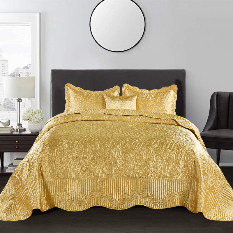 SERENTA Paisley Bedding with Pillow Shams, Queen Quilt + 2 Queen Shams + Throw Pillow, Gold