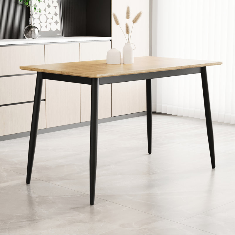Table élégante avec grain naturel, pieds en métal noir, pour 4 à 6 personnes, facile à assembler à la maison
