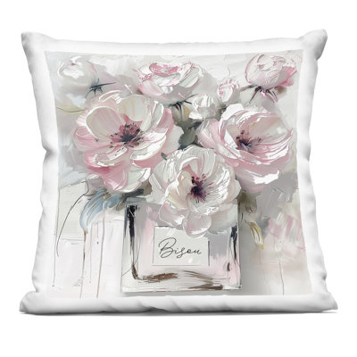 Coussin Subtle Pink Bouquet, imprimé par Annabelle Hall