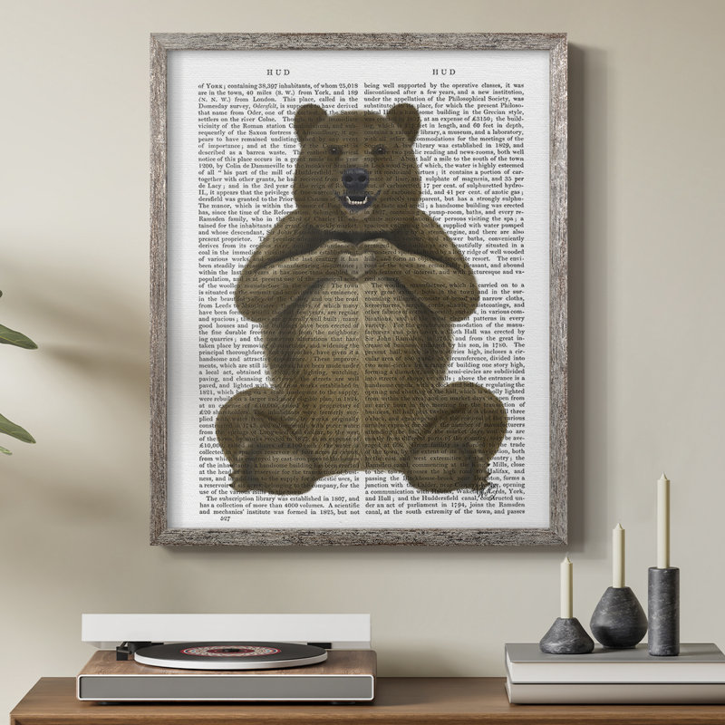 «Bear and Hand Heart», reproduction encadrée - bois massif, H 15 po x l 12 po
