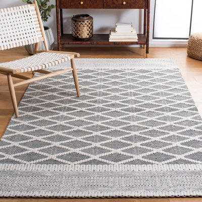 Alohna Hand Woven Wool/Cotton Geometric Rug in Ivory/Gray