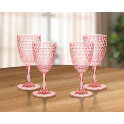 Ensemble de quatre verres à vin tout usage en acrylique à losanges roses