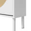 Étagère à chaussures double couche 2 portes en blanc, conçue pour la résistance, poignée dorée élégante, base en métal avec boucle de plaque arrière, équilibre visuel en demi-cercle, salon adapté et blanc
