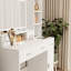Coiffeuse blanche avec 5 tiroirs, miroir lumineux à DEL et accessoires essentiels pour la chambre à coucher
