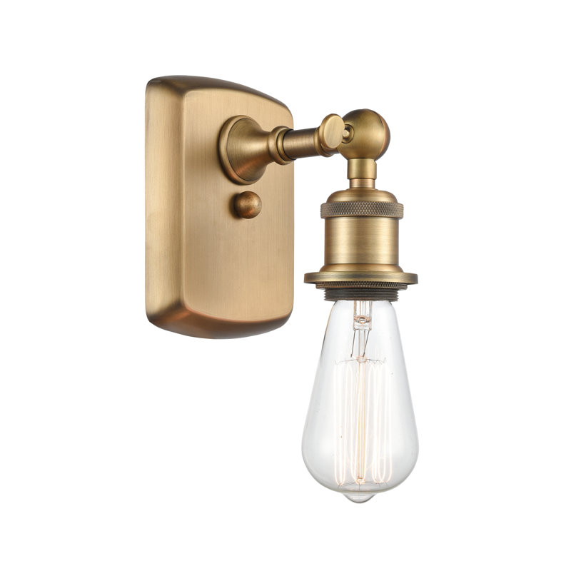 Rithland Armed Sconce, 6 Watt Vinage LED Bulb, Brushed Brass