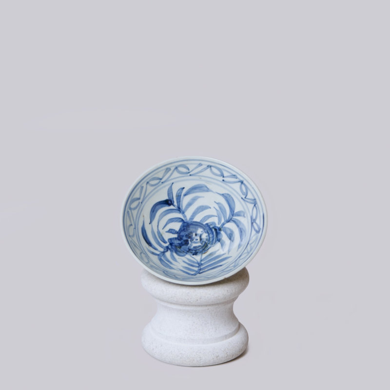 Bol conique floral bleu et blanc en porcelaine