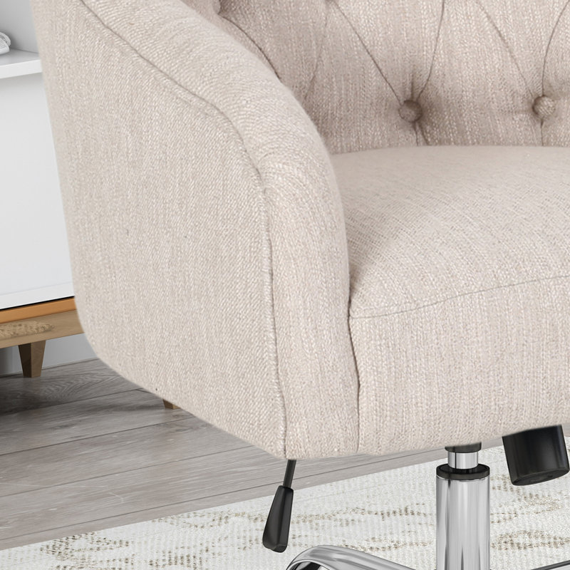 Chaise de bureau fonctionnelle beige avec composants réglables et base en acier inoxydable