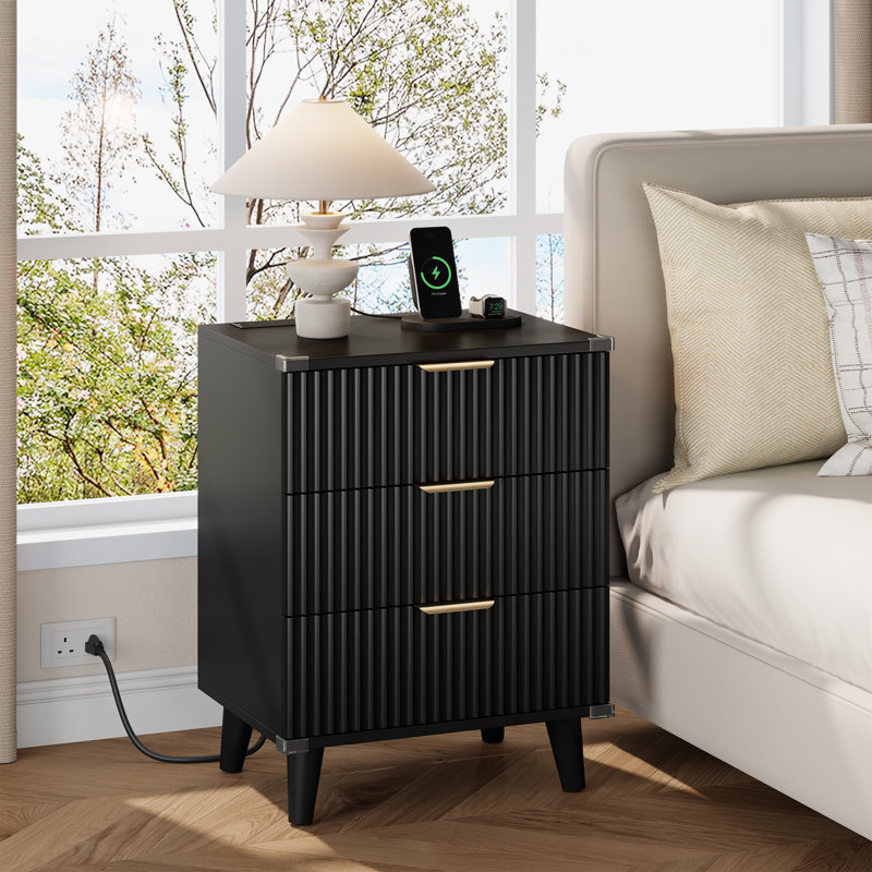 1 Pc Wood Nightstand With Charging Station,Modern Side Table With 3 Drawers, Bedside End Table With 2 USB Ports And 2 AC Outlets, Night Stand For Bedroom, Small Dresser For Small Spaces