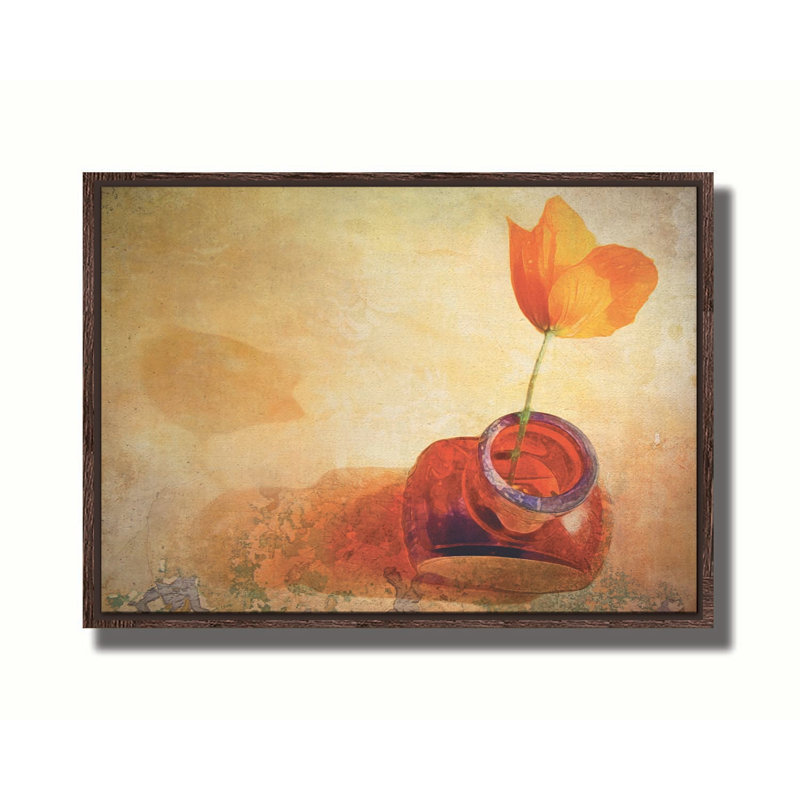 Coquelicot orange dans une bouteille brune par Hal Halli. Toile giclée sur toile tendue avec cadre flottant, Brun
