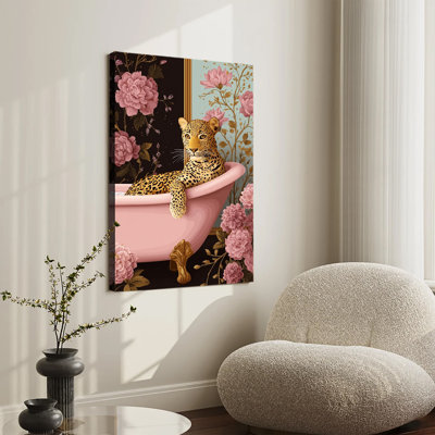 Léopard fantaisiste dans une baignoire vintage rose entourée de pivoines roses - Grande toile tendue sur châssis pour salon ou chambre