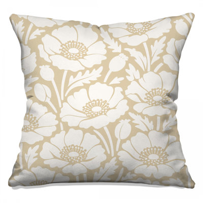 Coussins blancs à fond beige sur fond beige
