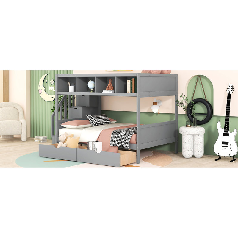 Lit superposé simple au-dessus d'un lit double gris avec tablettes et 2 tiroirs, escalier de rangement. Créez des tablettes et des tiroirs intérieurs de chambre à coucher élégants - Maximisez la fonctionnalité