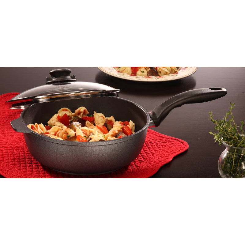 Saute Pan with Handle and Lid, 5.8 Quarts