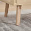 Table de chevet 15 tiroirs de style Mid-Century moderne 15,75 po avec accents en rotin et pieds en bois massif, finition naturelle