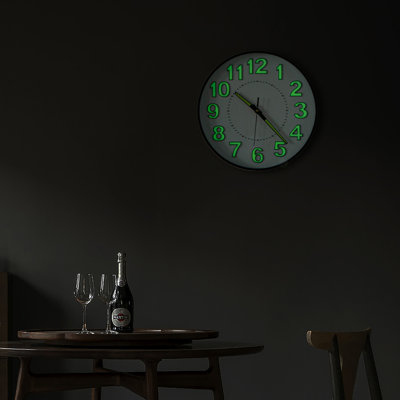 Horloge murale 14 po décorative à quartz lueur dans le noir, à piles classiques, chiffres verts lumineux et aiguilles faciles à lire pour le bureau à domicile, la salle de classe, l'hôtel et le restaurant, noir