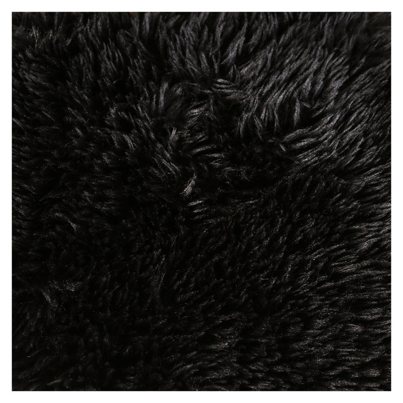 Pouf carré contemporain en fausse fourrure noire avec âme en mousse haute densité