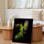 Reproduction d'art sur toile, un perroquet vert vibrant en vol-954830742