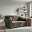 Canapé Chesterfield de 63 po en velours avec garniture cloutée et accoudoirs roulés, canapé de style Mid-Century moderne capitonné avec boutons, brun-128497043