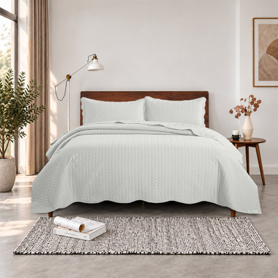 Oxford Leaf Embossed Microfiber Bedspread Set with Pillow Shams – Lightweight Reversible Quilt Set