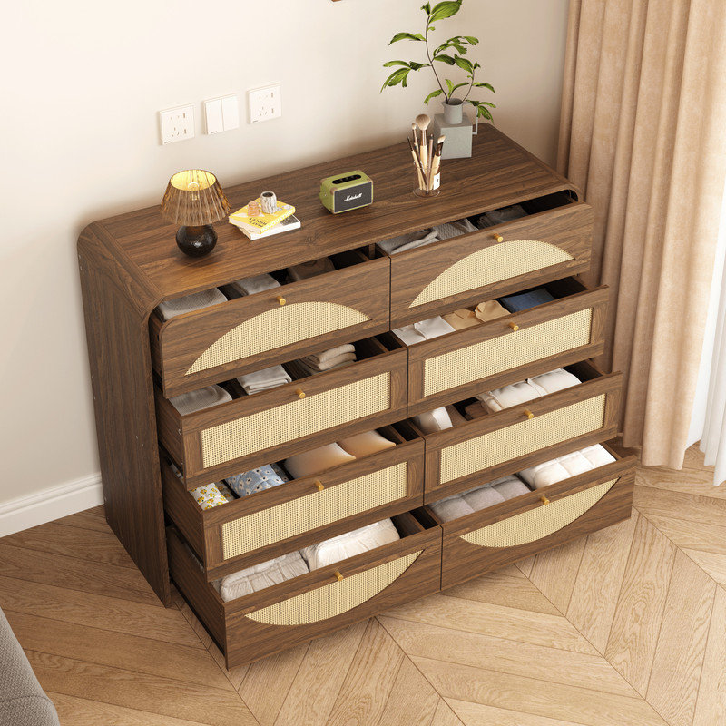 Commode 8 tiroirs noyer avec panneaux en rotin, commode boho moderne avec boutons dorés pour la chambre à coucher et le salon