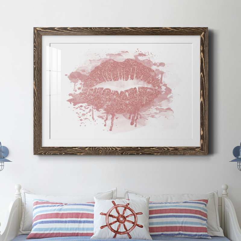 «Rose Gold Lips», impression sur papier encadrée, Papier, cadre noyer, H 31,5 po x l 23,5 po x P 1,5 po