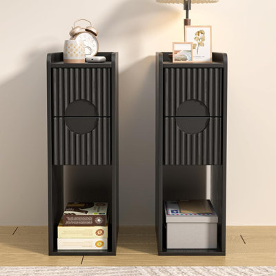 Ensemble de 2 tables de chevet étroites avec stations de recharge, tables de chevet minces avec tiroir et tablette ouverte, tables d'appoint cannelées