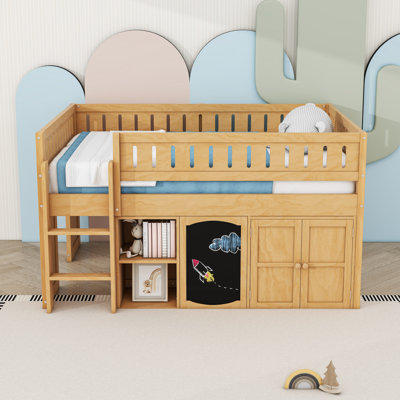 Lit mezzanine double avec armoire, tablettes et tableau noir