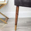 Chaise contemporaine en velours gris - rembourrée avec un matériau fin, dossier incurvé, garniture en métal élégante, pieds d'appoint en bois d'hévéa, avec mousse dense, design, robustesse décorative-773200297