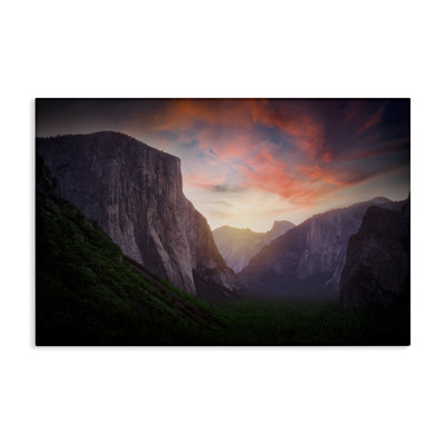 Coucher de soleil à travers les falaises de montagne, art mural par Rick Berk