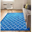 Tapis géométrique bleu à motif treillis Bethie-24753950