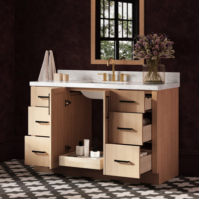 Meuble-lavabo rectangulaire simple de 140 cm (55 po) avec comptoir en marbre blanc de Carrare de 3,8 cm (1,5 po) d'épaisseur et fini chêne naturel
