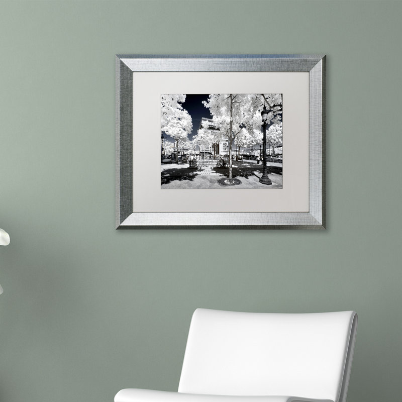 « un autre look à paris xi » par philippe hugonnard,, reproduction de photo encadrée, H 11 po x l 14 po x P 0,5 po, Blanc mat