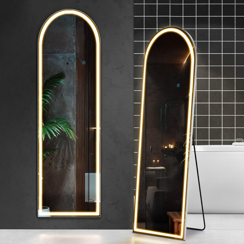 Miroir de plancher arqué en métal à DEL, 60 po x 16 po