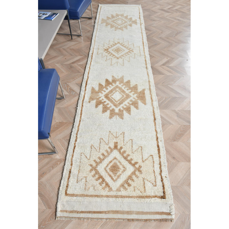 Tapis de couloir turc crème fait à la main avec motif géométrique et couleur douce pour un décor de couloir de style rétro