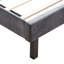 Grand lit tapissier en velours gris anthracite avec cadre en lattes de bois résilient avec revêtement et support fiable-130079174