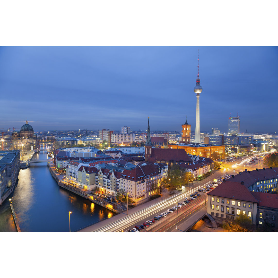 Luftaufnahme von Berlin von Rudybalasko - Foto auf Leinwand