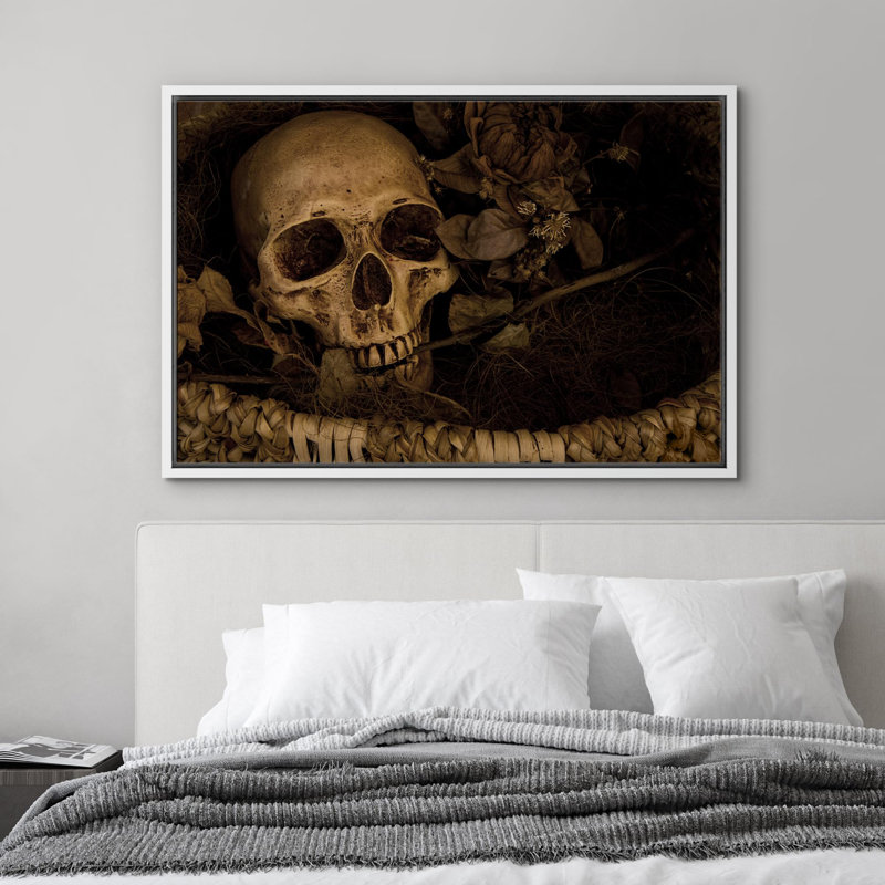 «Skeleton Gothic Moody Dark», œuvre d'art moderne, décor, H 24 po x l 36 po, Cadre flottant blanc