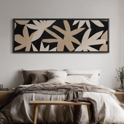 Formes florales modernes neutres sur fond noir pour art mural de salon ou de bureau