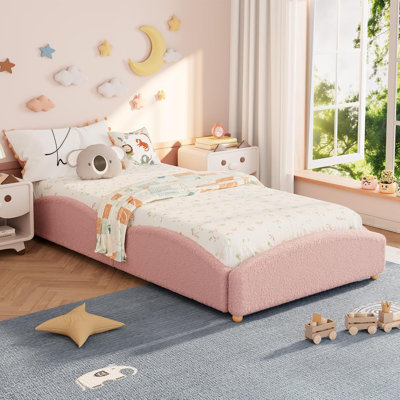 Lit de sol rembourré pour enfant (taille Twin XL), cadre de lit rembourré en tissu doux avec barrières de sécurité en forme de nuage, lit plateforme bas avec lattes en bois, lit de chambre d'enfant moderne, rose