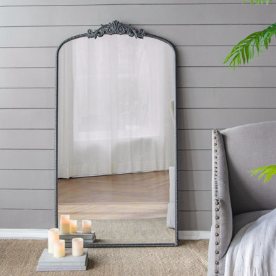 Miroir mural classique avec cadre d'inspiration baroque
