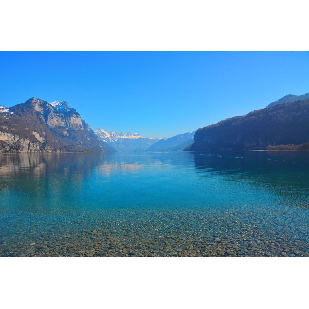 Berge und Walensee, Schweiz by Lozanona - Druck