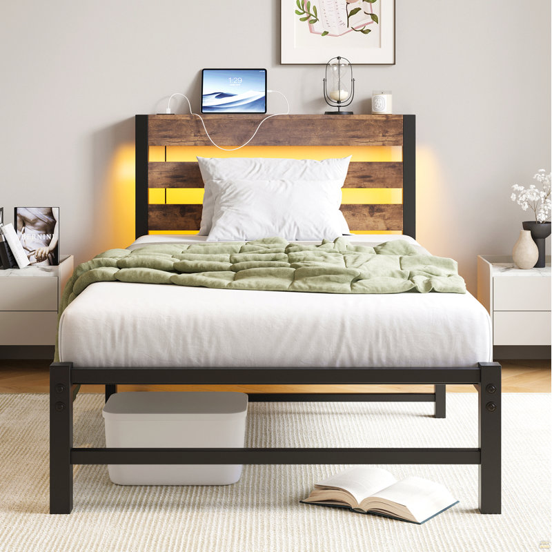 Base de lit simple Structure de lit plateforme robuste avec tête de lit, station de charge USB, lit à DEL, aucun sommier nécessaire