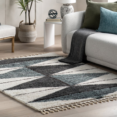 Kali Shaggy Diamond Tassel Area Rug