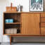 Buffet en teck de style simple et rétro-129019556
