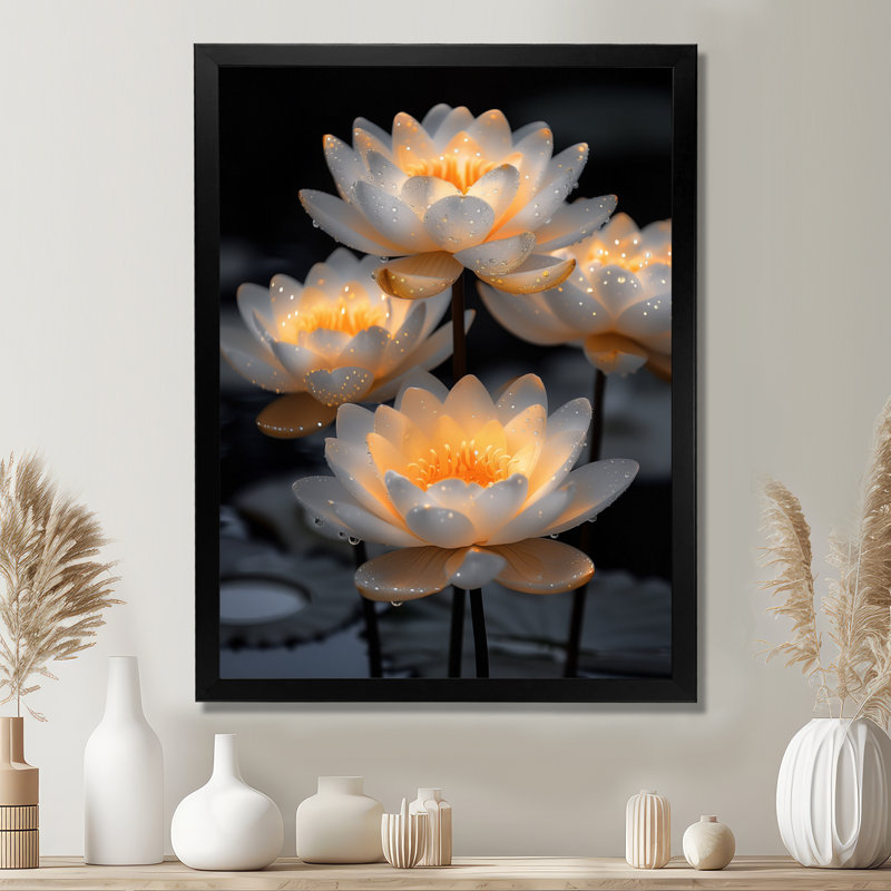 «White Yellow Yellow Reflections Photo I - Lotus», reproduction d'art murale, Cadre flottant noir, H 30 po x l 40 po