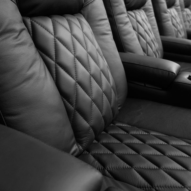 Rangée de 99 po en cuir véritable avec porte-gobelet, Noir