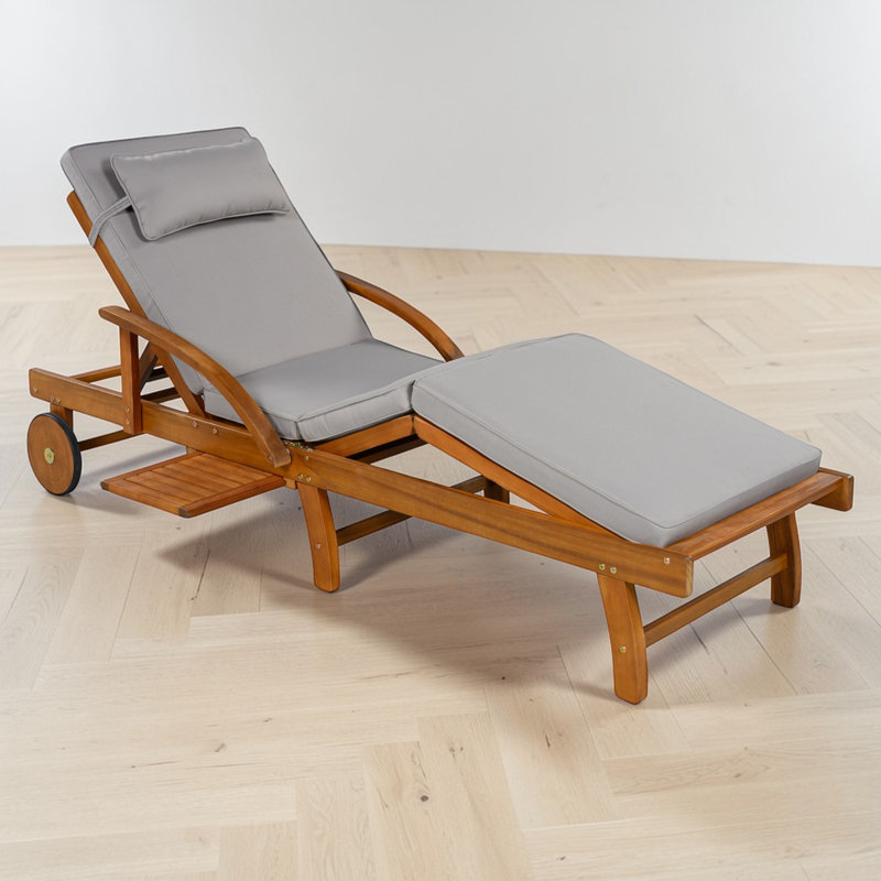 Chaise longue d'extérieur, dossier et repose-pieds réglables, bois massif, accoudoirs courbés, contemporain, bord de piscine
